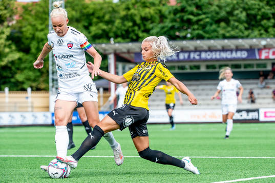 Rosengårds Caroline Seger mot Häckens Lotta Ökvist