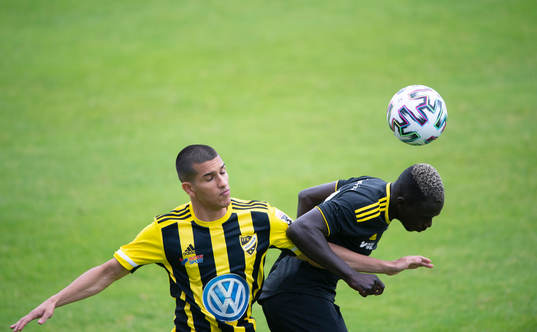 IFK Hässleholms Mustafa Owaid i matchen i division 2