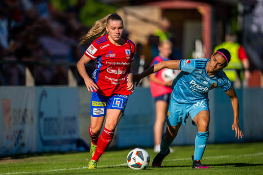 Vittsjös Ebba Hed och Djurgårdens Daniela Zamora