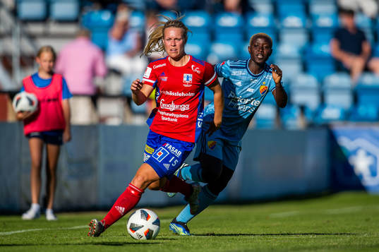 Vittsjös Nellie Persson och Djurgårdens Elizabeth Addo