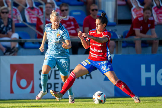 Vittsjös Fernanda Da Silva och Djurgårdens Fanny Lång