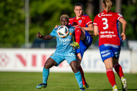 Djurgårdens Elizabeth Addo och Vittsjös Ebba Hed