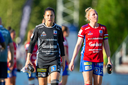 Vittsjös målvakt Sabrina D'Angelo deppar