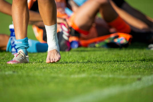 Djurgårdens Fanny Lång inlindade foten