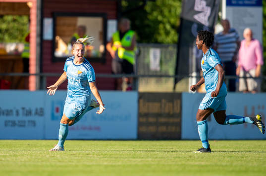 Djurgårdens Fanny Lång jublar