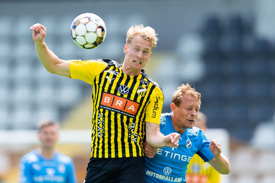 Häckens Gustav Berggren och Halmstads Joel Allansson