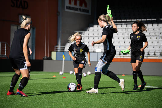 Moa Skoglund och Olivia Gurtata