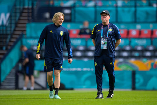 Emil Forsberg and head coach Janne Andersson of the Swedish