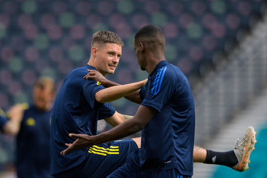 Mikael Lustig and Alexander Isak of the Swedish national