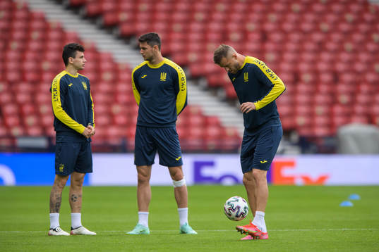 Andriy Yarmolenko (R) of the Ukrainian national football