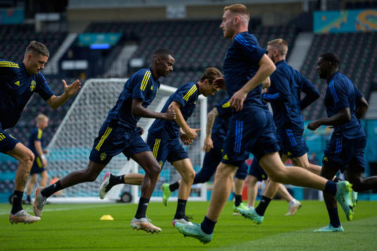 Bläddra bland fler bilder av UEFA Euro 2020, day 17, Sweden, training