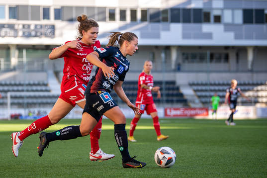 Örebros Jessie Scarpa och Linköpings Cornelia Kapocs