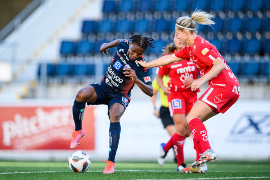 Linköpings Uchenna Grace Kanu och Örebros Sanna Kullberg