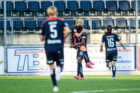 Linköpings Uchenna Grace Kanu jublar