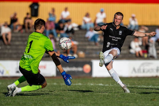 Karlshamns målvakt Hampus Strömberg och Sölvesborgs