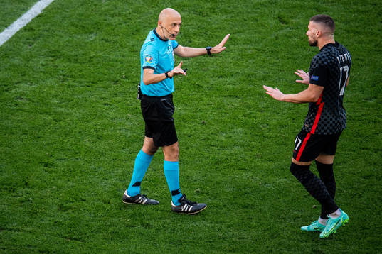Referee Cuneyt Cakir and Ante Rebic of Croatia
