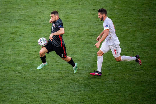 Mateo Kovacic of Croatia and Koke Koke of Spain