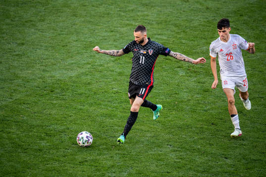 Marcelo Brozovic of Croatia and Pedri Pedri of Spain