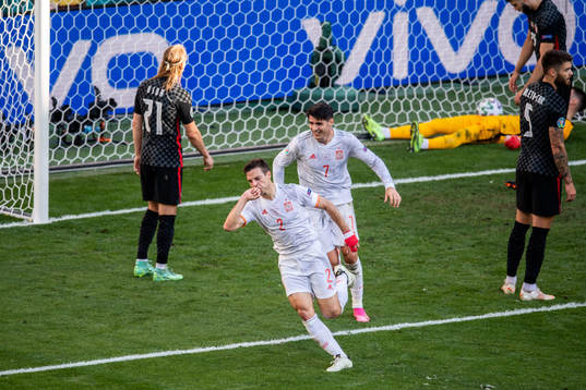 Cesar Azpilicueta and Alvaro Morata of Spain celebrates 1-2