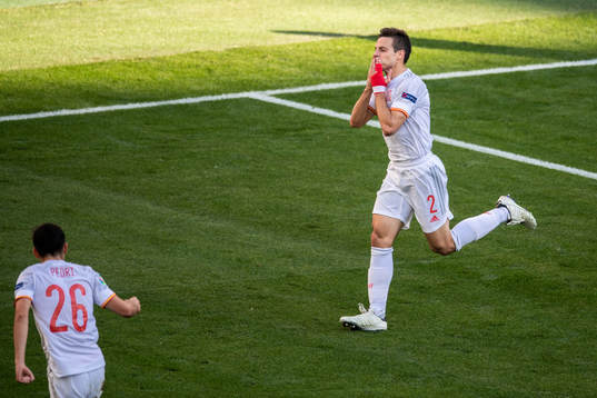 Cesar Azpilicueta of Spain celebrates scoring 1-2