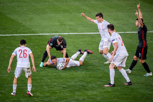 Koke Koke of Spain and Misalv Orsic of Croatia