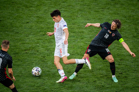 Pedri Pedri of Spain and Luka Modric of Croatia