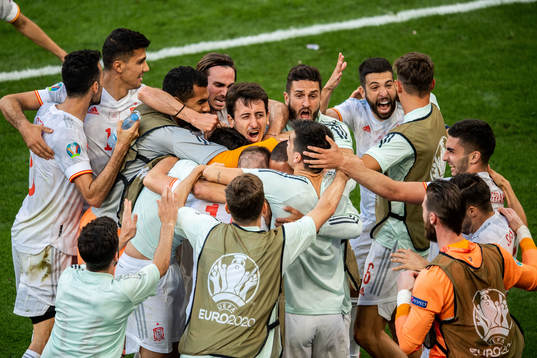 Players of Spain celebrates 3-5