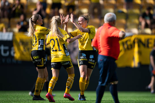 Elfsborgs Leann Nyström jublar med Matilda Ståhlbom