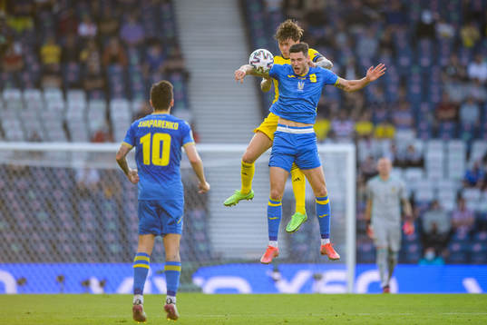 Victor Nilsson Lindelöf of Sweden and Roman Yaremchuk of