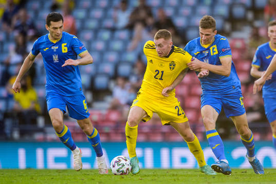 Taras Stepanenko and Illia Zabarnyi of Ukraine against