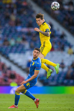 Roman Yaremchuk of Ukraine and Victor Nilsson Lindelöf of