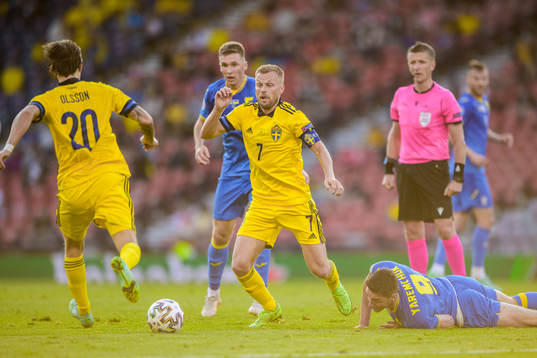 Kristoffer Olsson and Sebastian Larsson of Sweden against