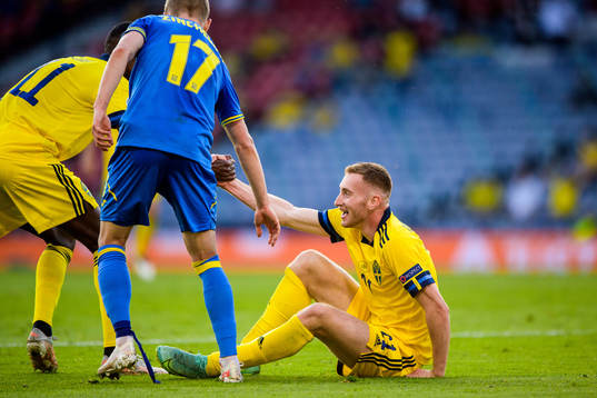 Alexander Isak and Dejan Kulusevski of Sweden