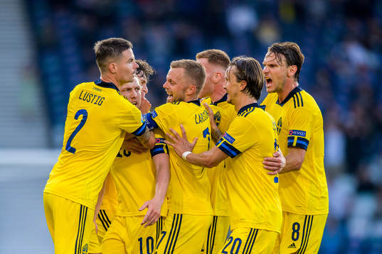 Mikael Lustig, Emil Forsberg, Sebastian Larsson and