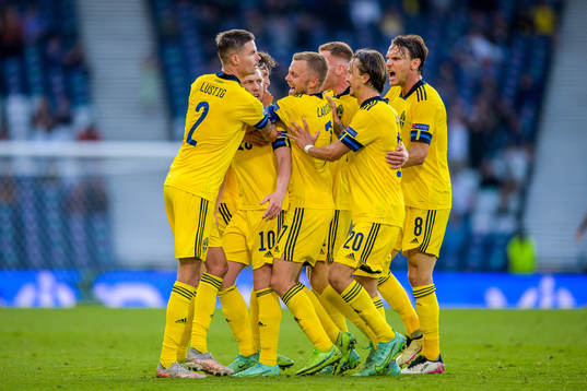 Mikael Lustig, Emil Forsberg, Sebastian Larsson and