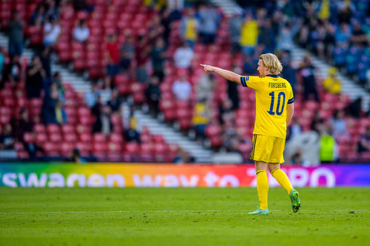 Emil Forsberg of Sweden celebrate
