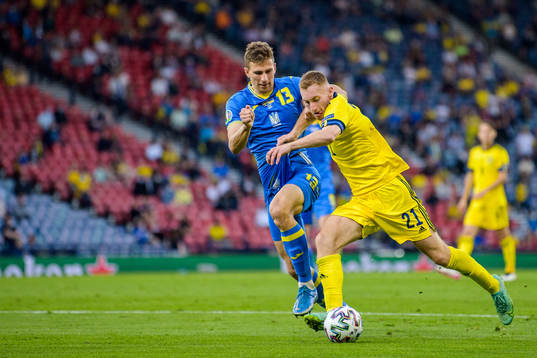 Illia Zabarnyi of Ukraine against Dejan Kulusevski of Sweden