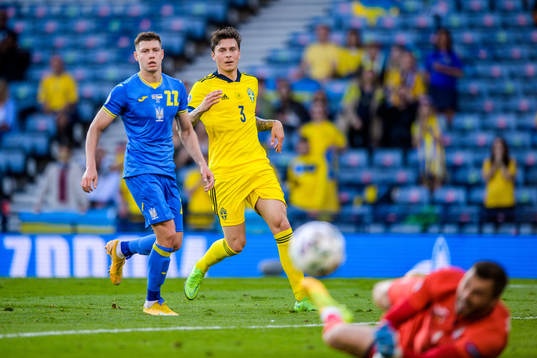 Mykola Matviyenko of Ukraine and Victor Nilsson Lindelöf