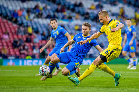 Oleksandr Karavaev of Ukraine and Ludwig Augustinsson of