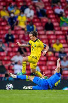 Kristoffer Olsson of Sweden and Taras Stepanenko of Ukraine