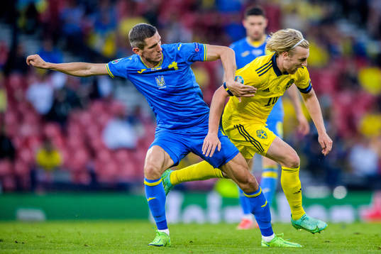 Serhiy Kryvtsov of Ukraine and Emil Forsberg of Sweden
