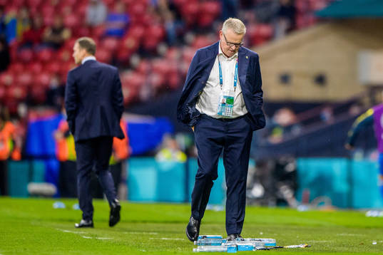 head coach Janne Andersson of Sweden looks dejected