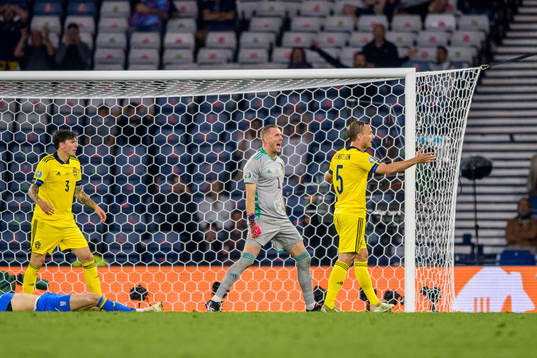goalkeeper Robin Olsen of Sweden reacts