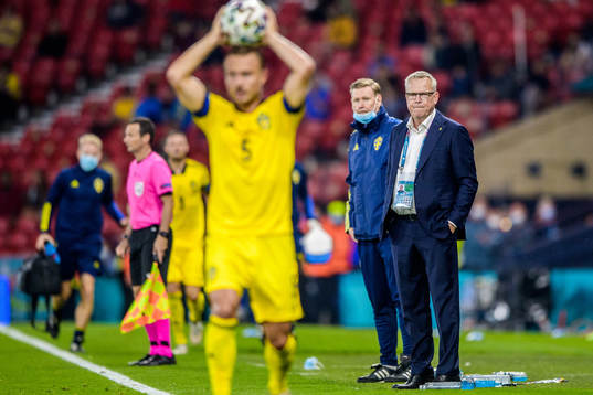 assistant coach Peter Wettergren and head coach Janne
