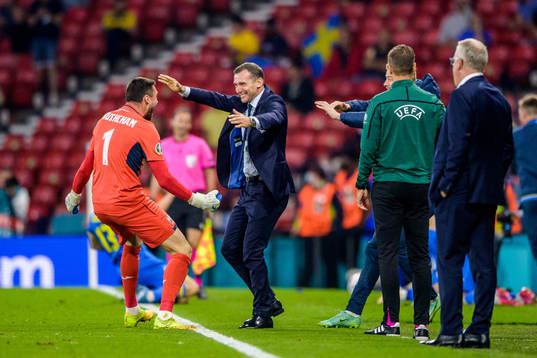 goalkeeper Georgiy Bushchan and head coach Andriy