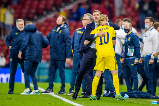 head coach Andriy Shevchenko of Ukraine and Emil Forsberg