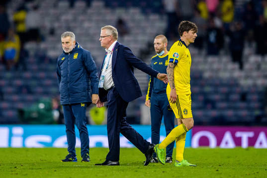 head coach Janne Andersson of Sweden and Victor Nilsson