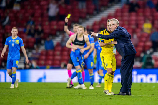 Pierre Bengtsson and head coach Janne Andersson of Sweden