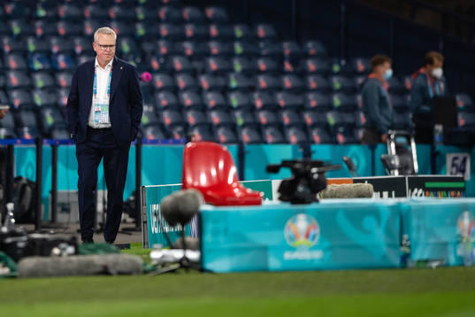 Head coach Janne Andersson of Sweden looks dejected