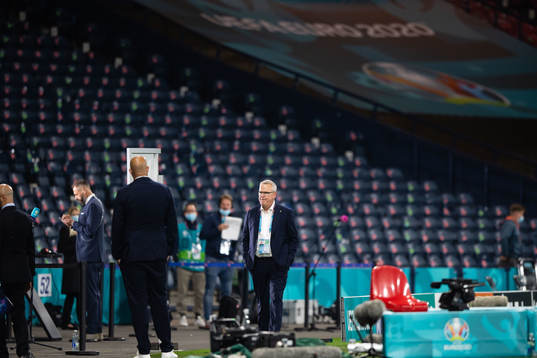 Head coach Janne Andersson of Sweden looks dejected
